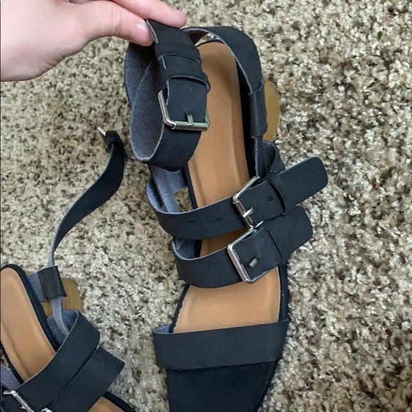Cute black strap sandals . - Picture 7 of 12